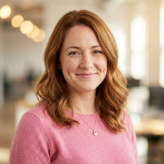 Emily Watson, chargée du service client au sein de Roche Fondelle